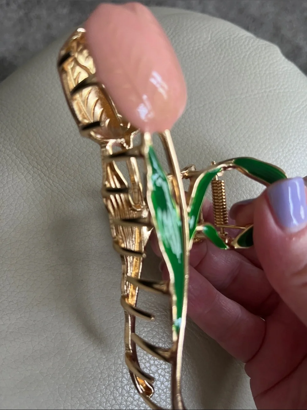 Gold-Tone Pink Enamel Tulip hair clip/claw with Green Leaves - Women hair!  New.